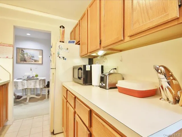 $190,000 | 10 Bryant Gardens, Unit 2L, White Plains, NY 10605