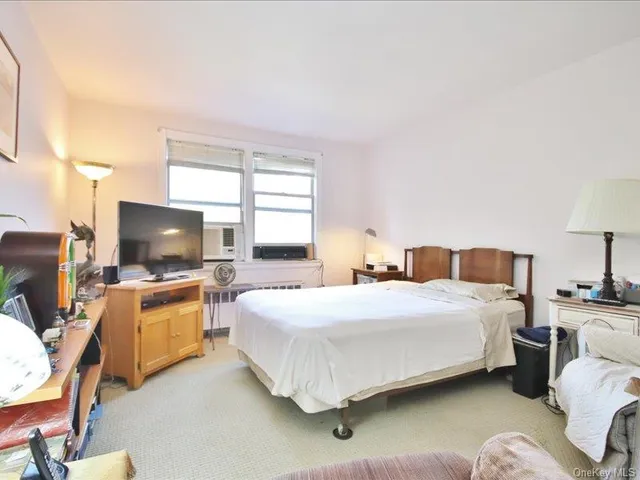 $190,000 | 10 Bryant Gardens, Unit 2L, White Plains, NY 10605