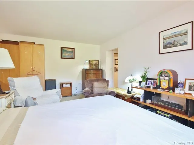 $190,000 | 10 Bryant Gardens, Unit 2L, White Plains, NY 10605