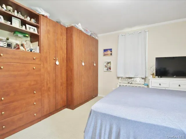 $190,000 | 10 Bryant Gardens, Unit 2L, White Plains, NY 10605