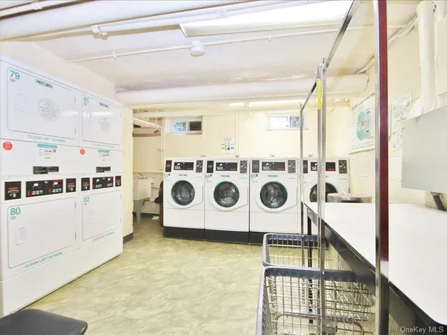 $190,000 | 10 Bryant Gardens, Unit 2L, White Plains, NY 10605