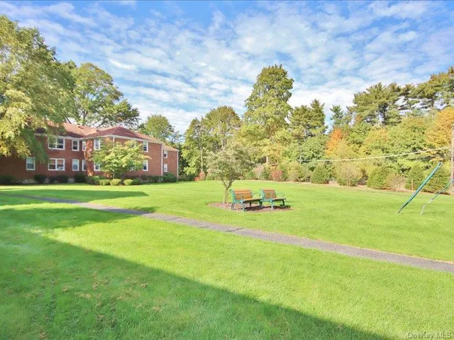 $190,000 | 10 Bryant Gardens, Unit 2L, White Plains, NY 10605