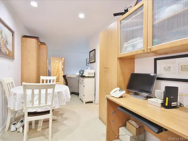 $190,000 | 10 Bryant Gardens, Unit 2L, White Plains, NY 10605