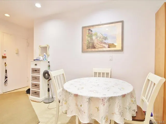 $190,000 | 10 Bryant Gardens, Unit 2L, White Plains, NY 10605