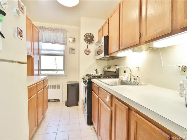 $190,000 | 10 Bryant Gardens, Unit 2L, White Plains, NY 10605