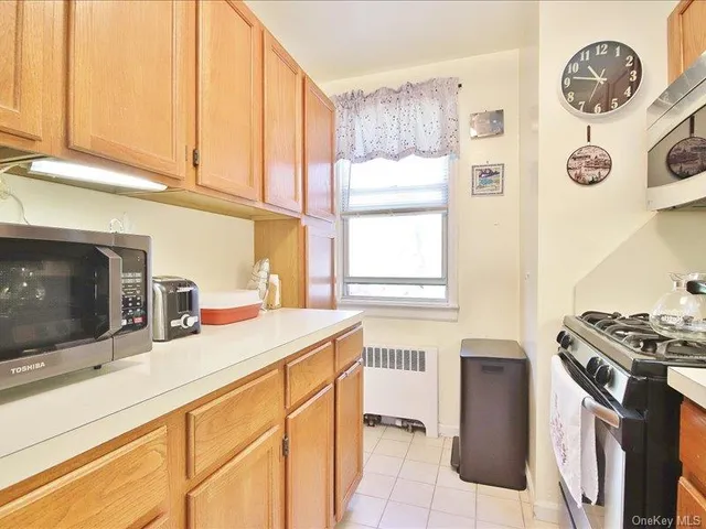 $190,000 | 10 Bryant Gardens, Unit 2L, White Plains, NY 10605