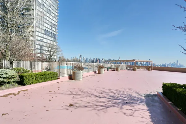 $2,700 | 6040 Boulevard East, Unit 21J, West New York, NJ 07093