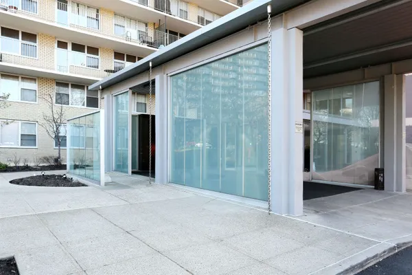 $2,700 | 6040 Boulevard East, Unit 21J, West New York, NJ 07093