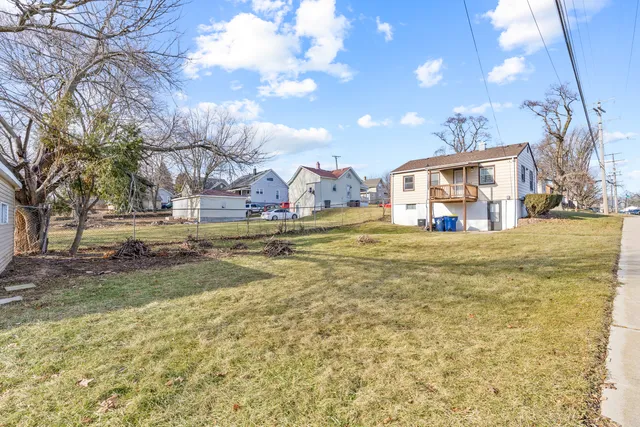 $1,800 | 301 Mill Street, Elgin, IL 60123