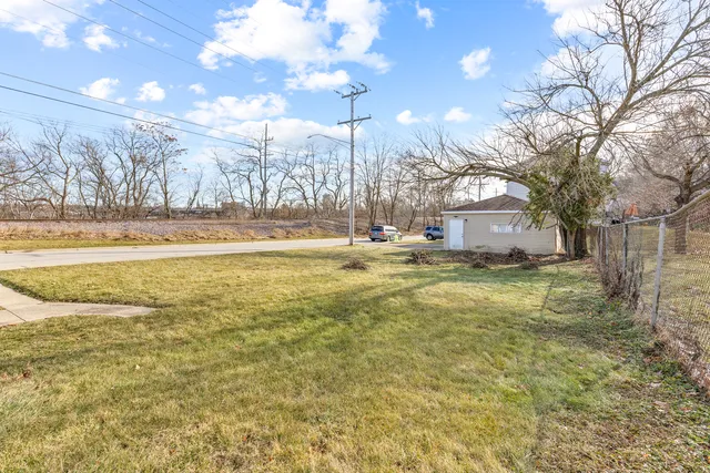 $1,800 | 301 Mill Street, Elgin, IL 60123