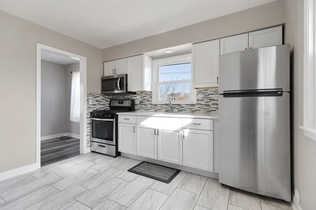 $1,800 | 301 Mill Street, Elgin, IL 60123