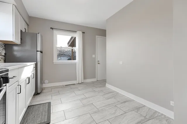 $1,800 | 301 Mill Street, Elgin, IL 60123