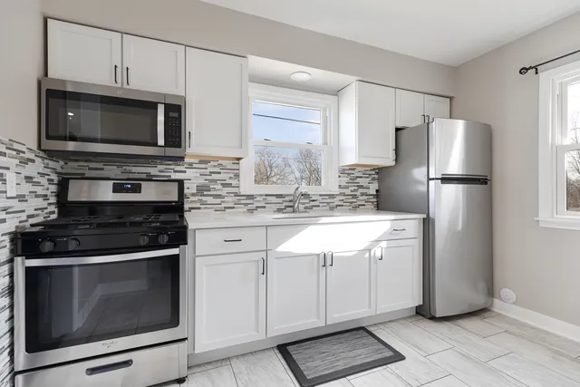 $1,800 | 301 Mill Street, Elgin, IL 60123