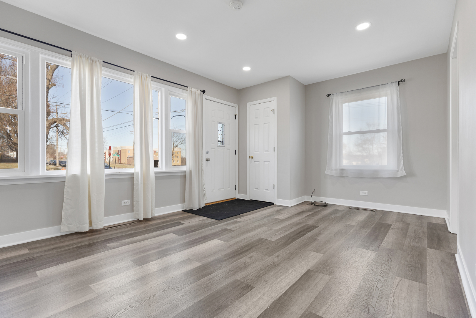 301 Mill Street Elgin, IL 60123 - Photo 6 of 26