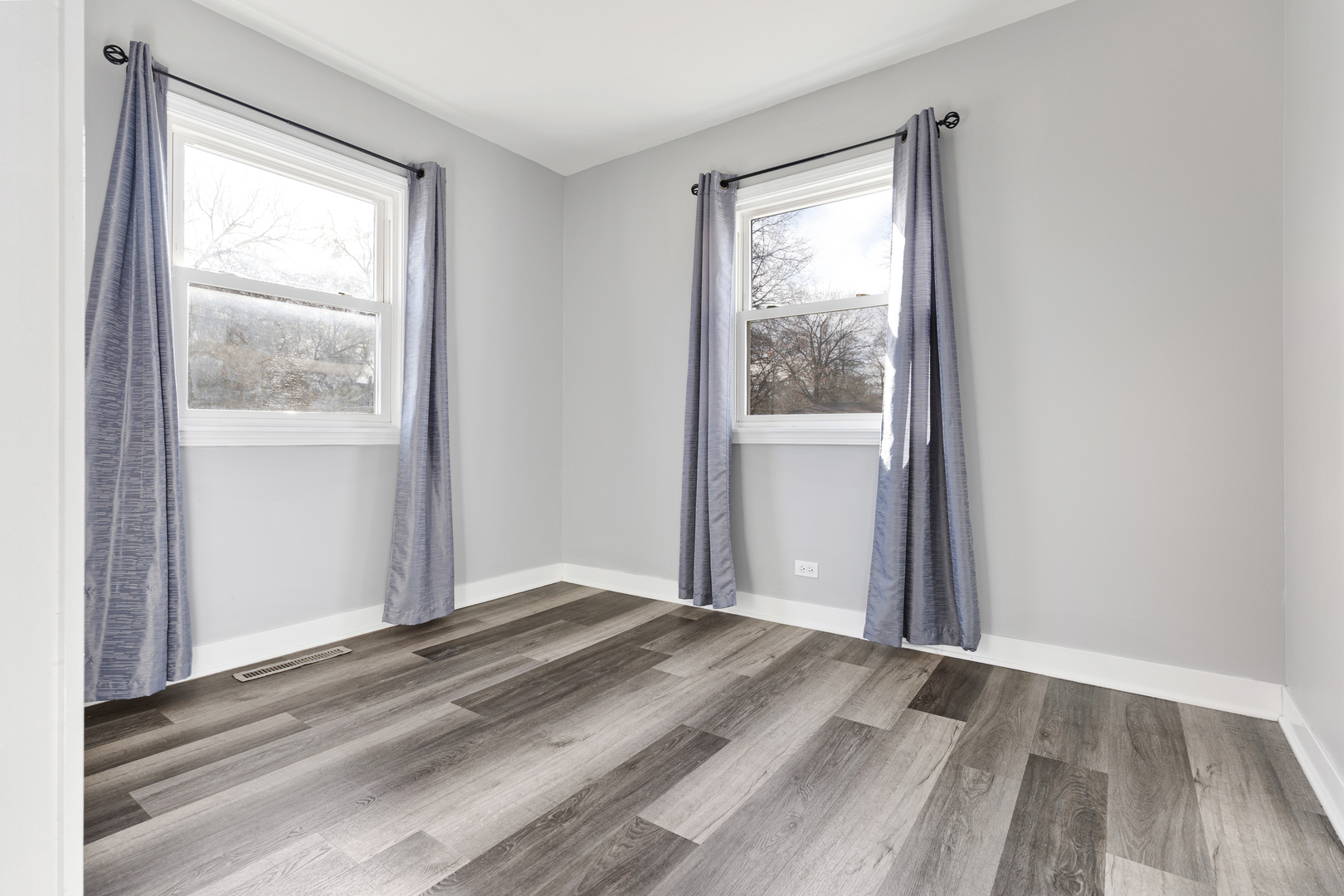 301 Mill Street Elgin, IL 60123 - Photo 7 of 26