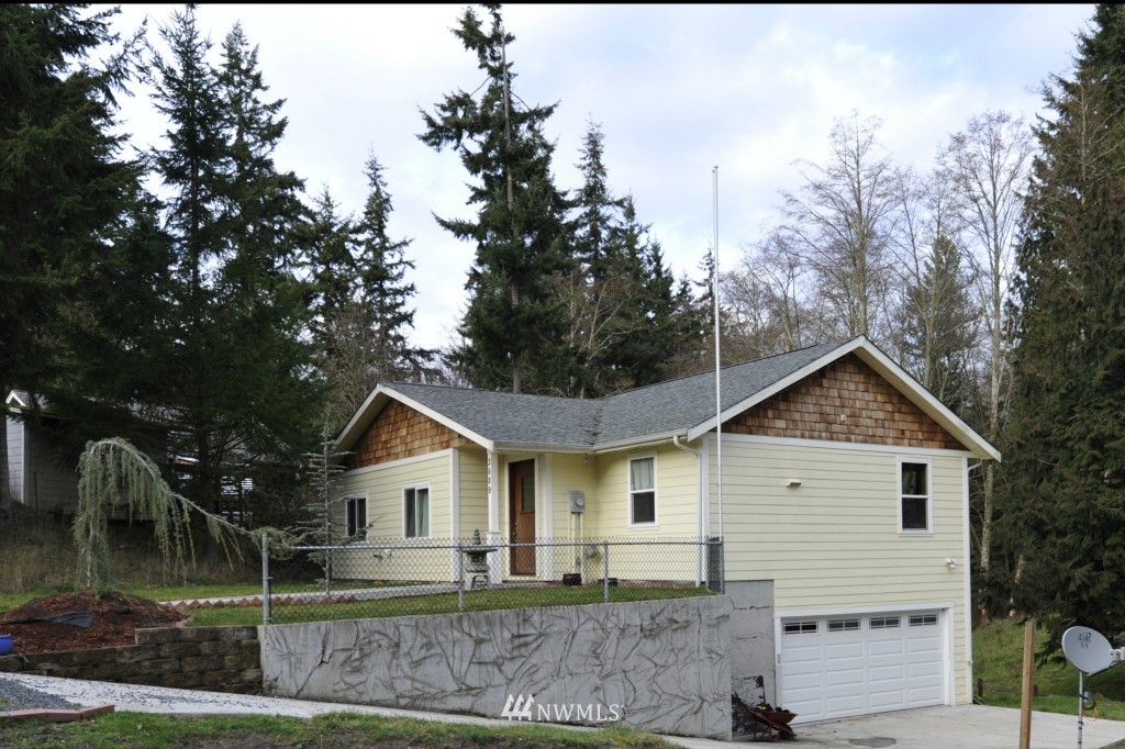 3689 Casey Street Clinton, WA 98236 - Photo 1 of 20 Gallery Image 1