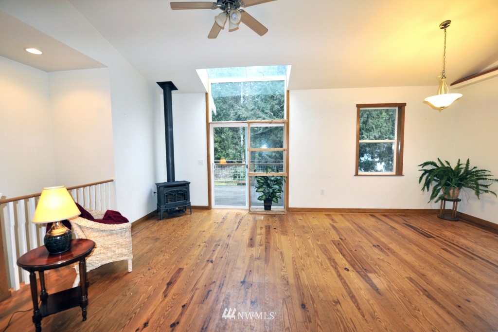 3689 Casey Street Clinton, WA 98236 - Photo 2 of 20 Gallery Image 2