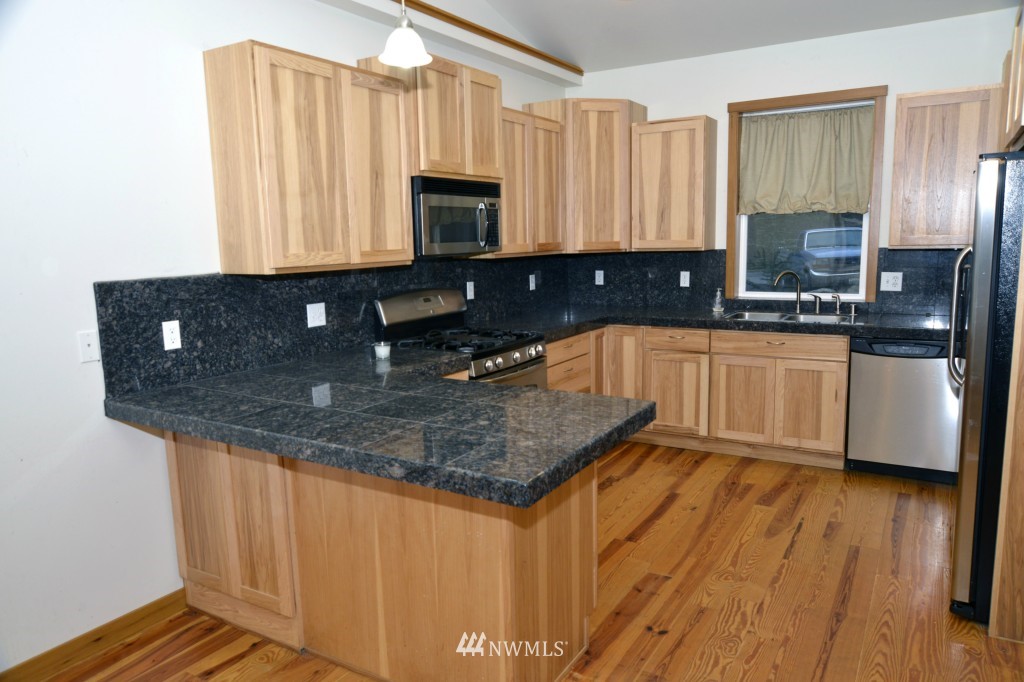 3689 Casey Street Clinton, WA 98236 - Photo 3 of 20 Gallery Image 3