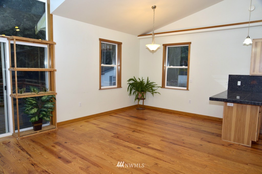 3689 Casey Street Clinton, WA 98236 - Photo 4 of 20 Gallery Image 4
