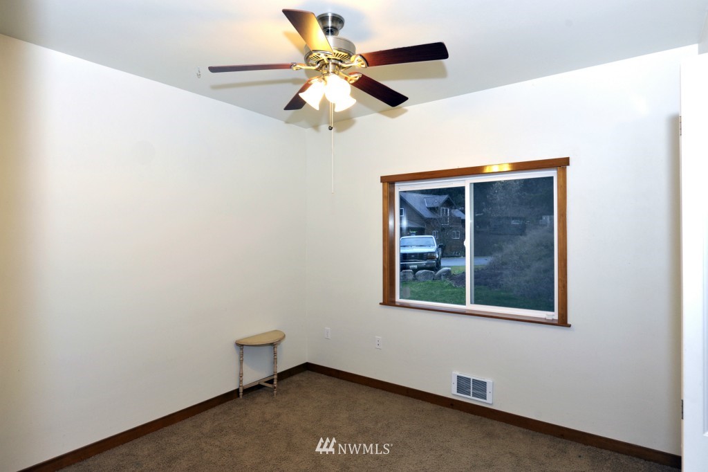 3689 Casey Street Clinton, WA 98236 - Photo 7 of 20 Gallery Image 7