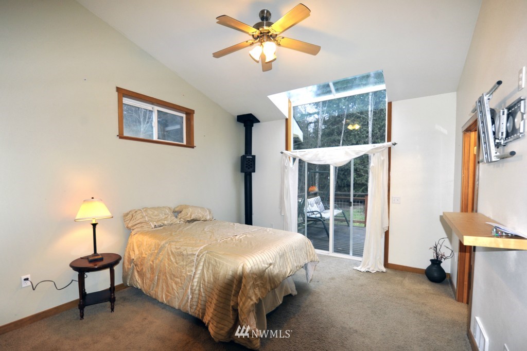 3689 Casey Street Clinton, WA 98236 - Photo 9 of 20 Gallery Image 9
