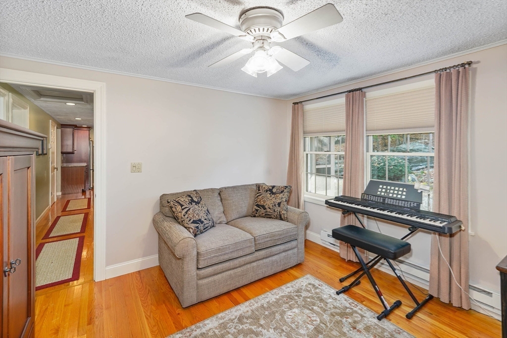 40 Breakneck Road Sturbridge, MA 01566 - Photo 19 of 39 a living room with furniture and a window