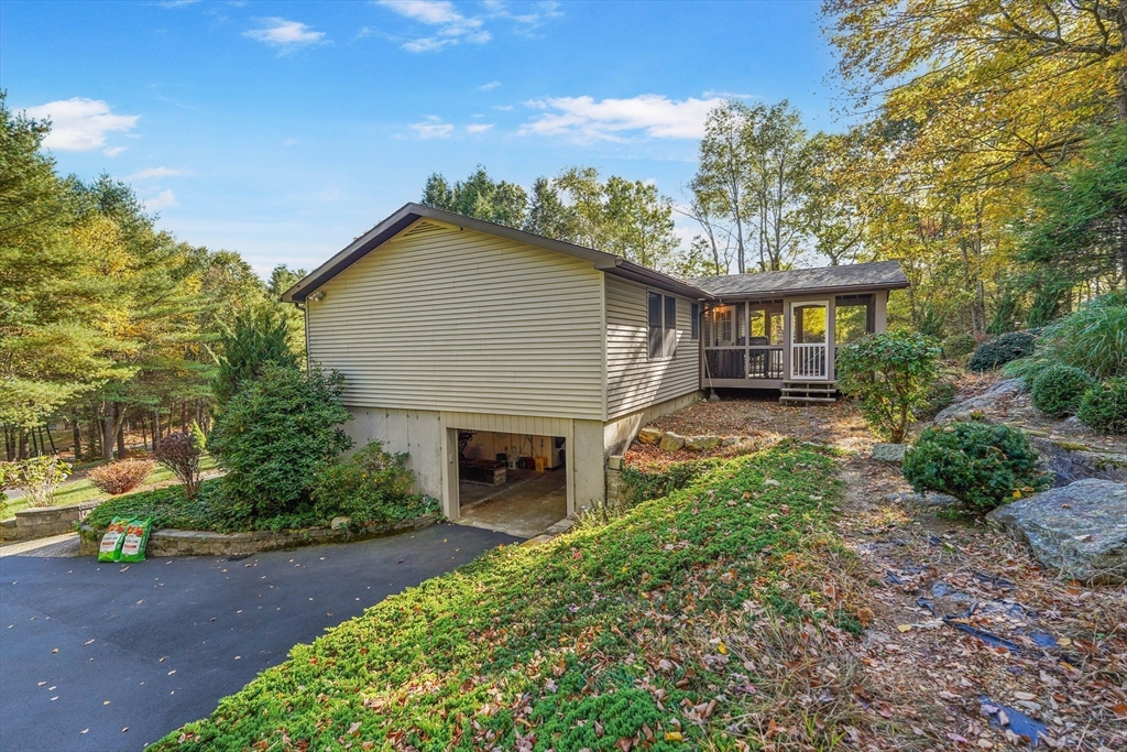 40 Breakneck Road Sturbridge, MA 01566 - Photo 35 of 39 a front view of a house with garden