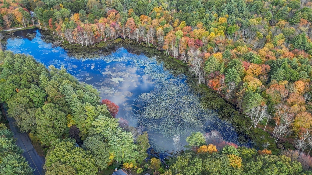 40 Breakneck Road Sturbridge, MA 01566 - Photo 37 of 39 a view of a garden with wooden fence