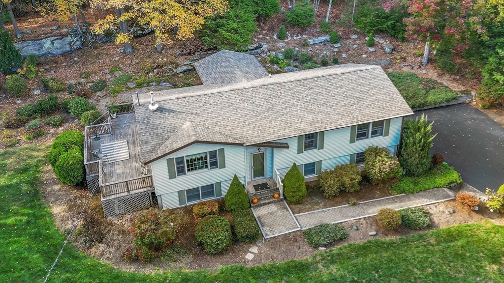 40 Breakneck Road Sturbridge, MA 01566 - Photo 6 of 39 front view of a house with a yard