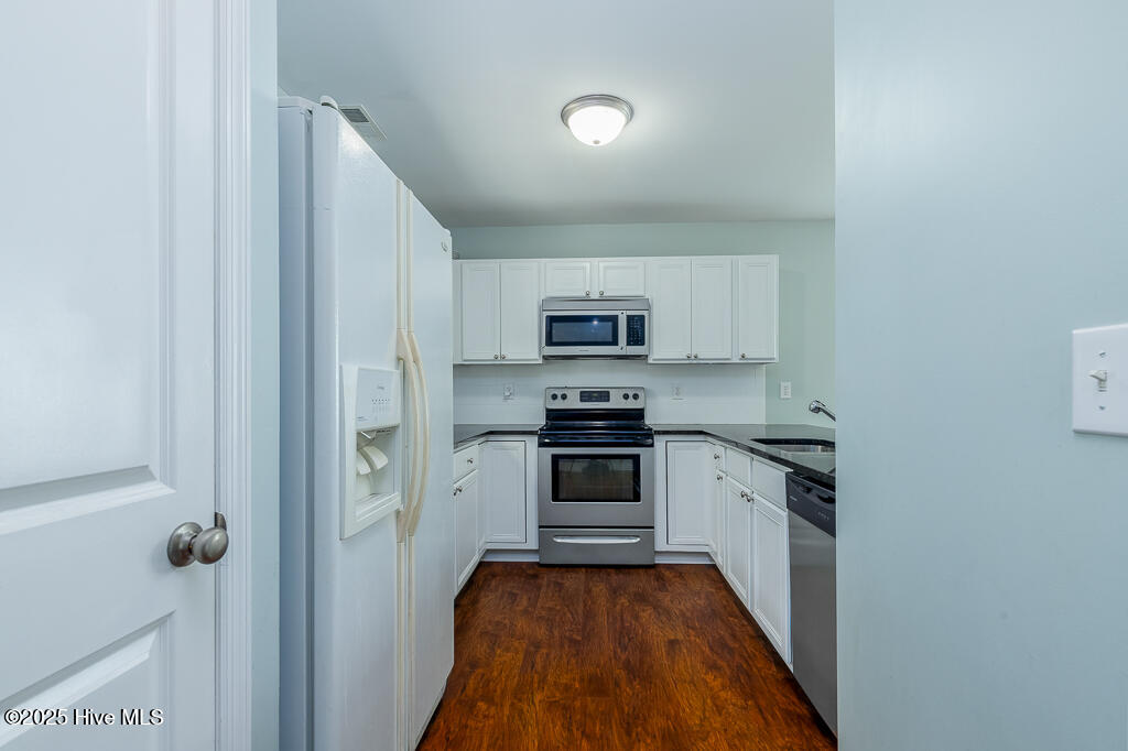 4620 Wilcox Road New Bern, NC 28562 - Photo 3 of 13 Kitchen