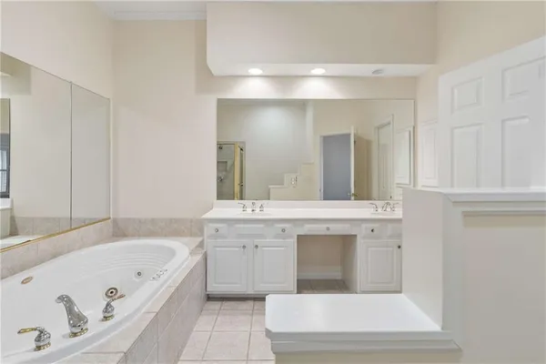 $3,000 | 610 Vinings Estates Drive Southeast, Unit B12, Mableton, GA 30126