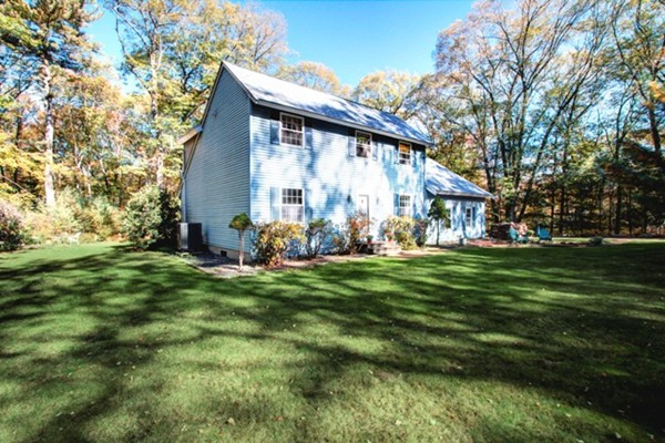 27 Grafton Road Upton, MA 01568 - Photo 4 of 30 Gallery Image 4