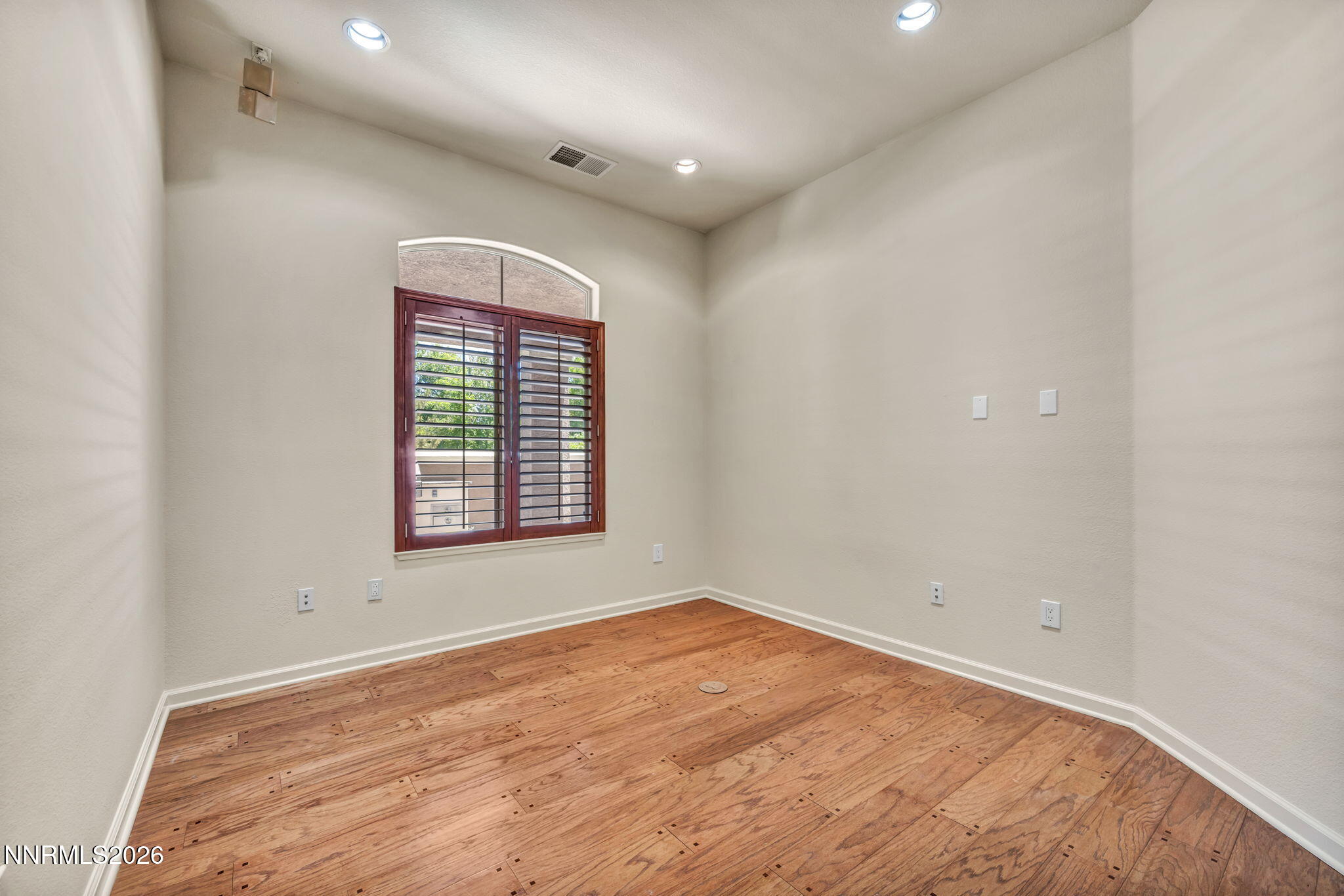 9900 Wilbur May Parkway, Unit 2801 Reno, NV 89521 - Photo 41 of 70 an empty room with a window