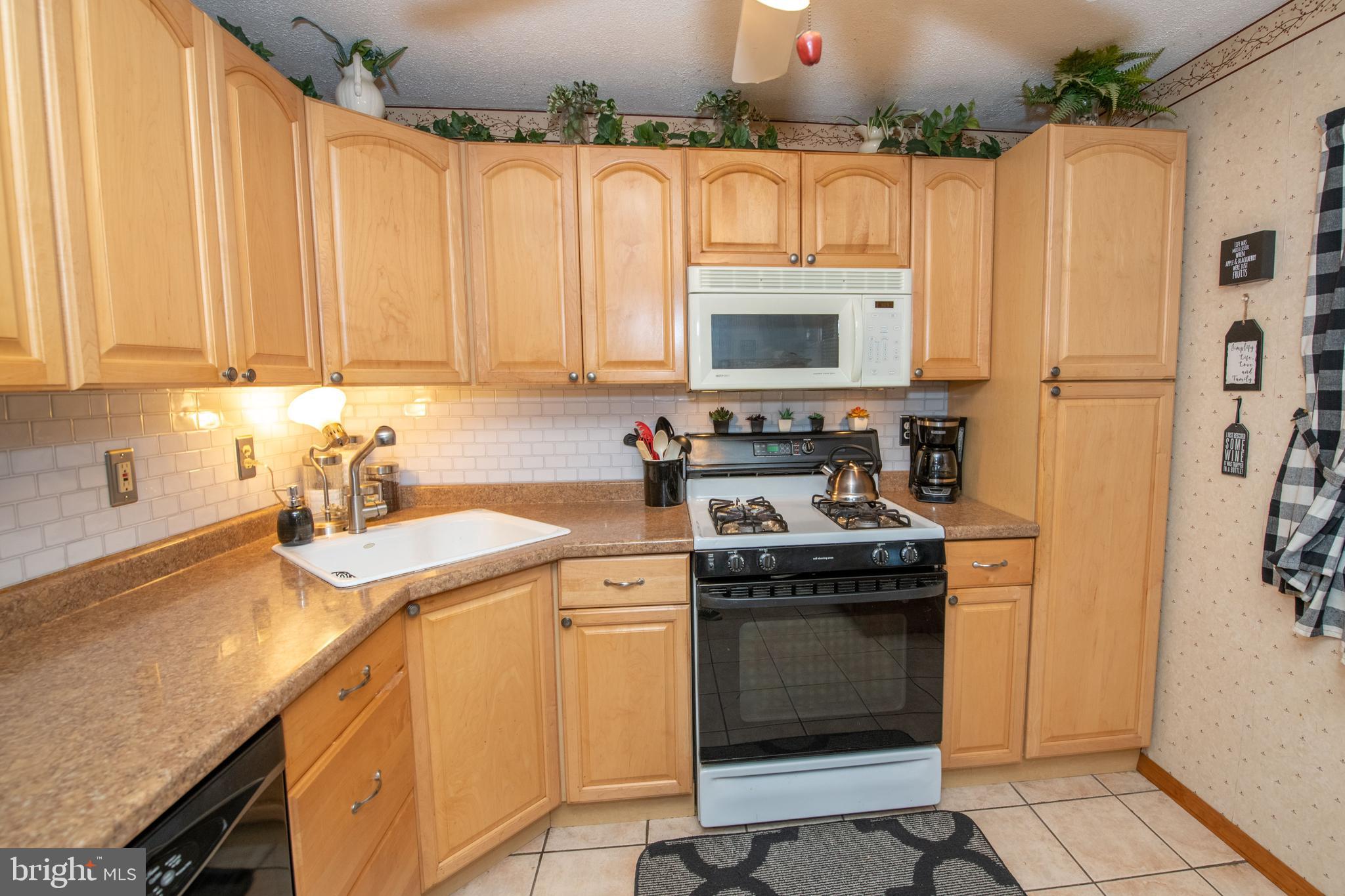 4100 Fairdale Road Philadelphia, PA 19154 - Photo 13 of 29 Kitchen