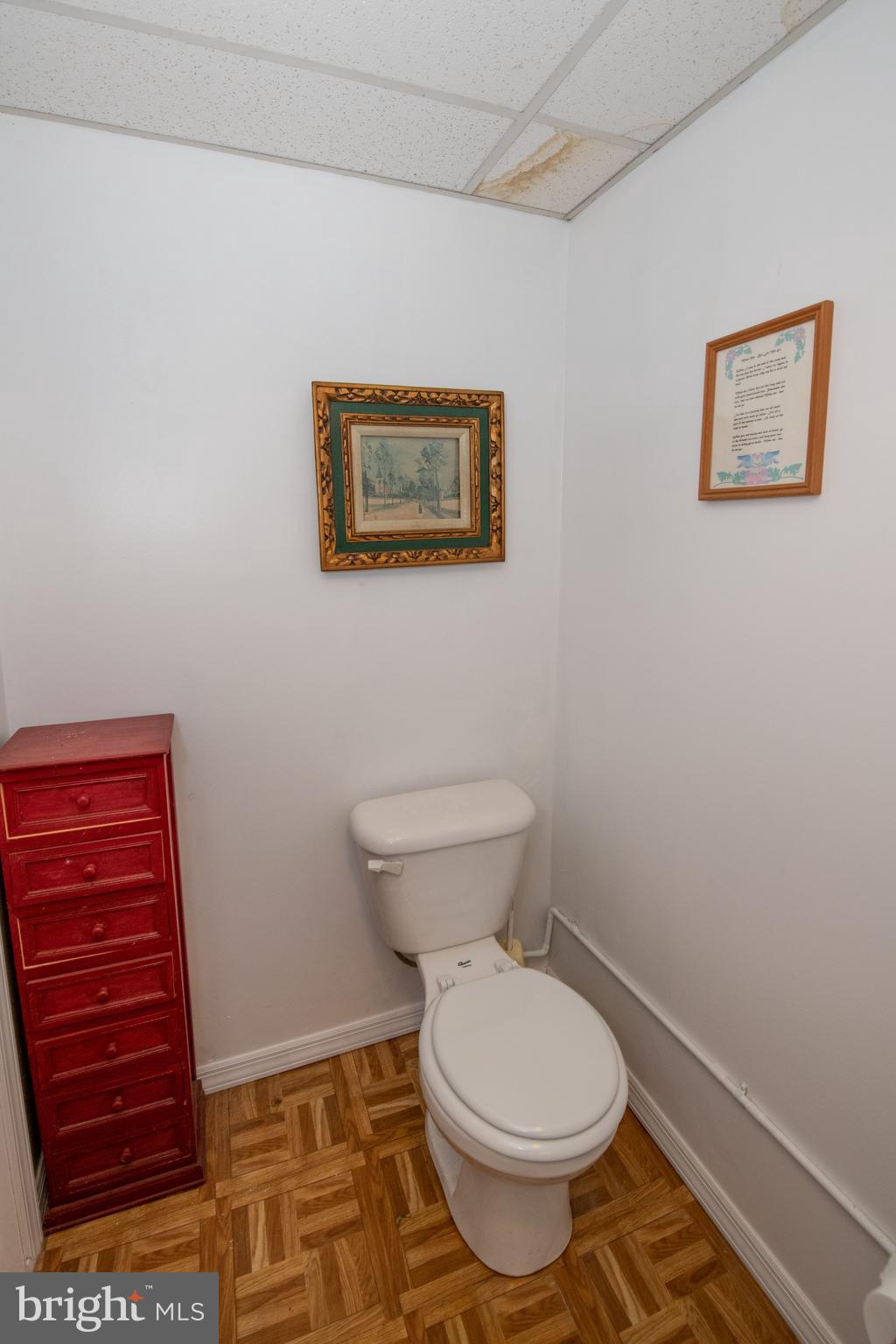 4100 Fairdale Road Philadelphia, PA 19154 - Photo 27 of 29 Powderoom