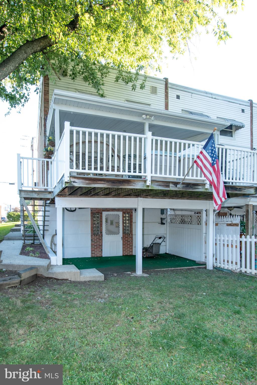 4100 Fairdale Road Philadelphia, PA 19154 - Photo 5 of 29 Covered deck and yard
