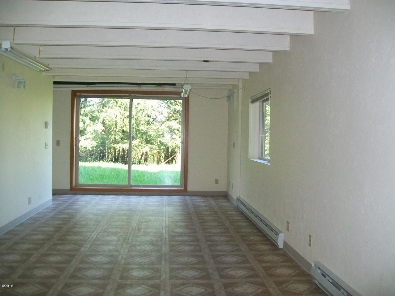 1133 Criteser Loop Toledo, OR 97391 - Photo 40 of 41 daylight basement