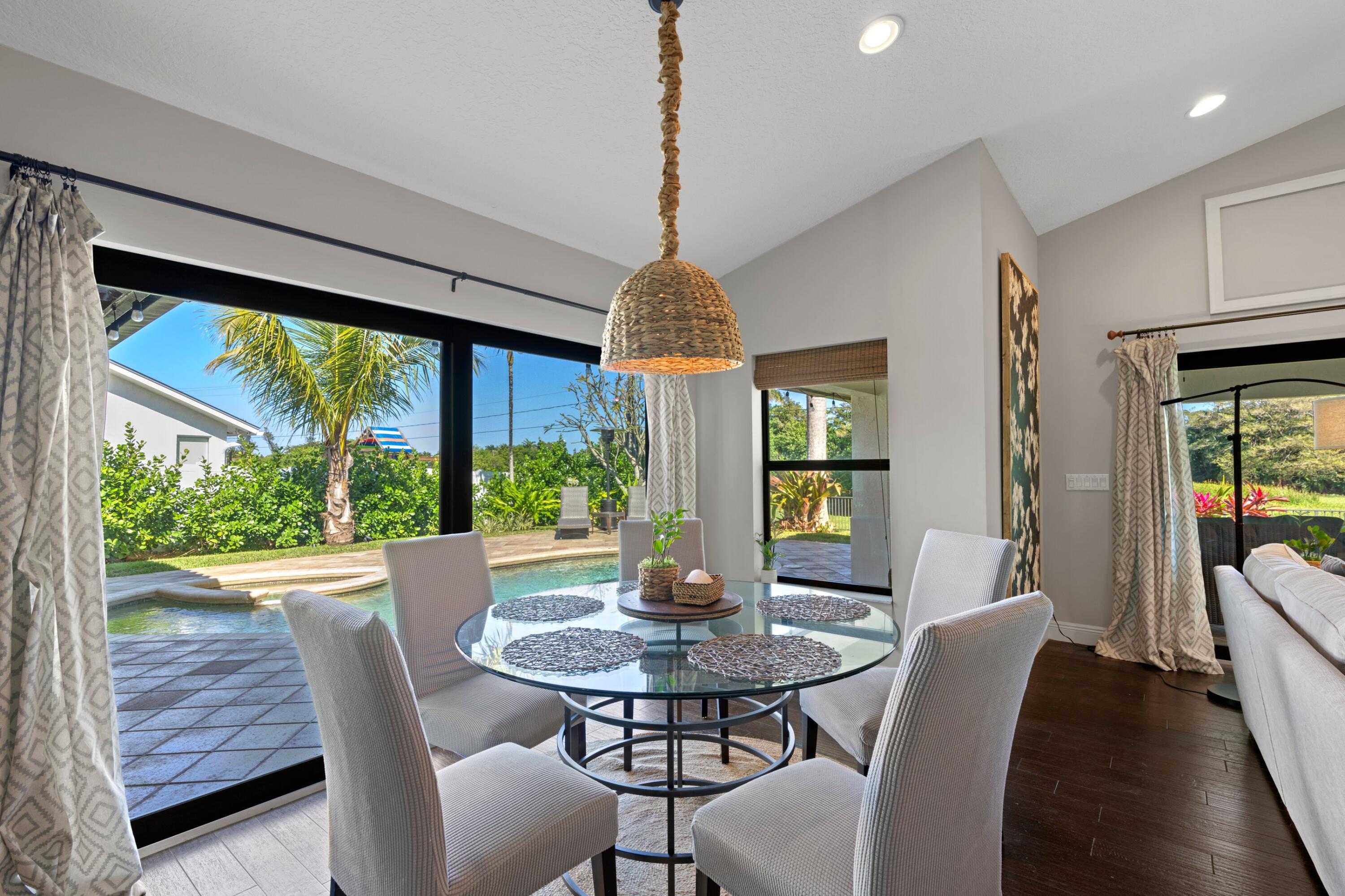 7790 Fairway Trail Boca Raton, FL 33487 - Photo 18 of 43 LivingDining