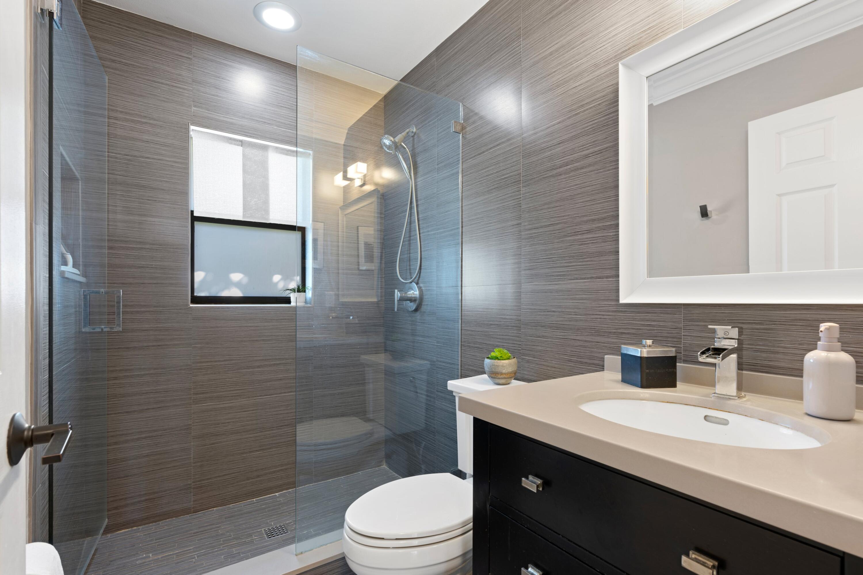 7790 Fairway Trail Boca Raton, FL 33487 - Photo 29 of 43 GuestBath2