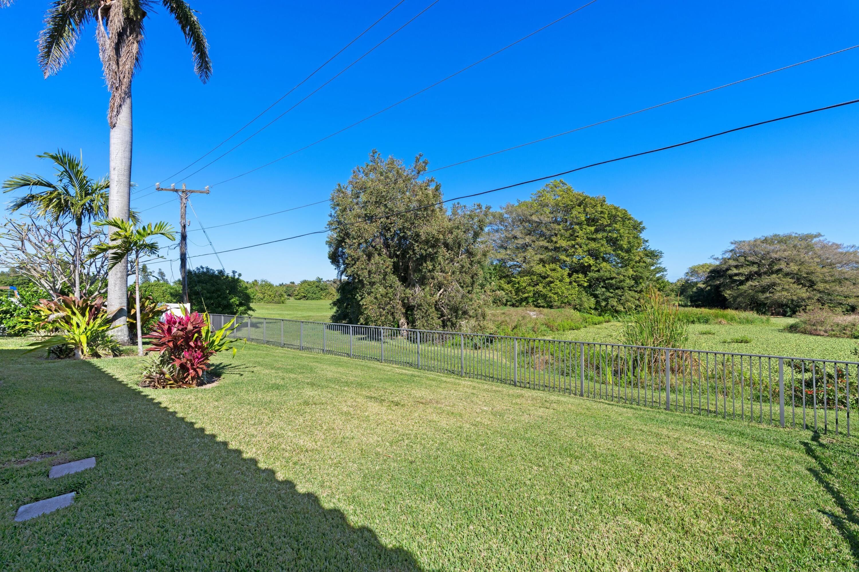 7790 Fairway Trail Boca Raton, FL 33487 - Photo 40 of 43 Yard