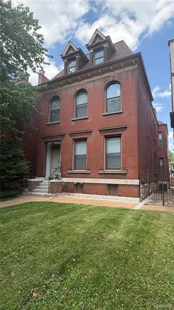 $1,925 | 2035 Allen Avenue, St. Louis, MO 63104
