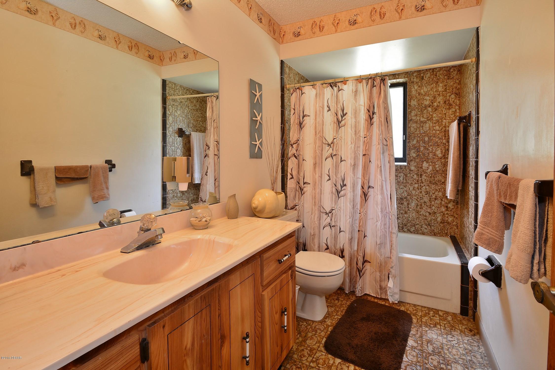 1371 Tall Oaks Road DeLand, FL 32720 - Photo 15 of 19 Guest_Bath