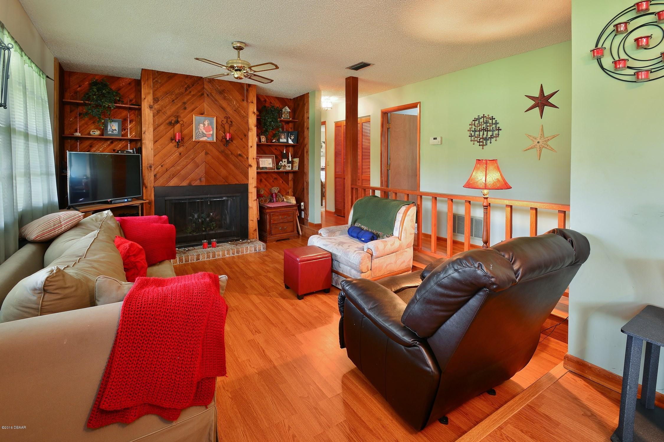 1371 Tall Oaks Road DeLand, FL 32720 - Photo 4 of 19 Living_Room