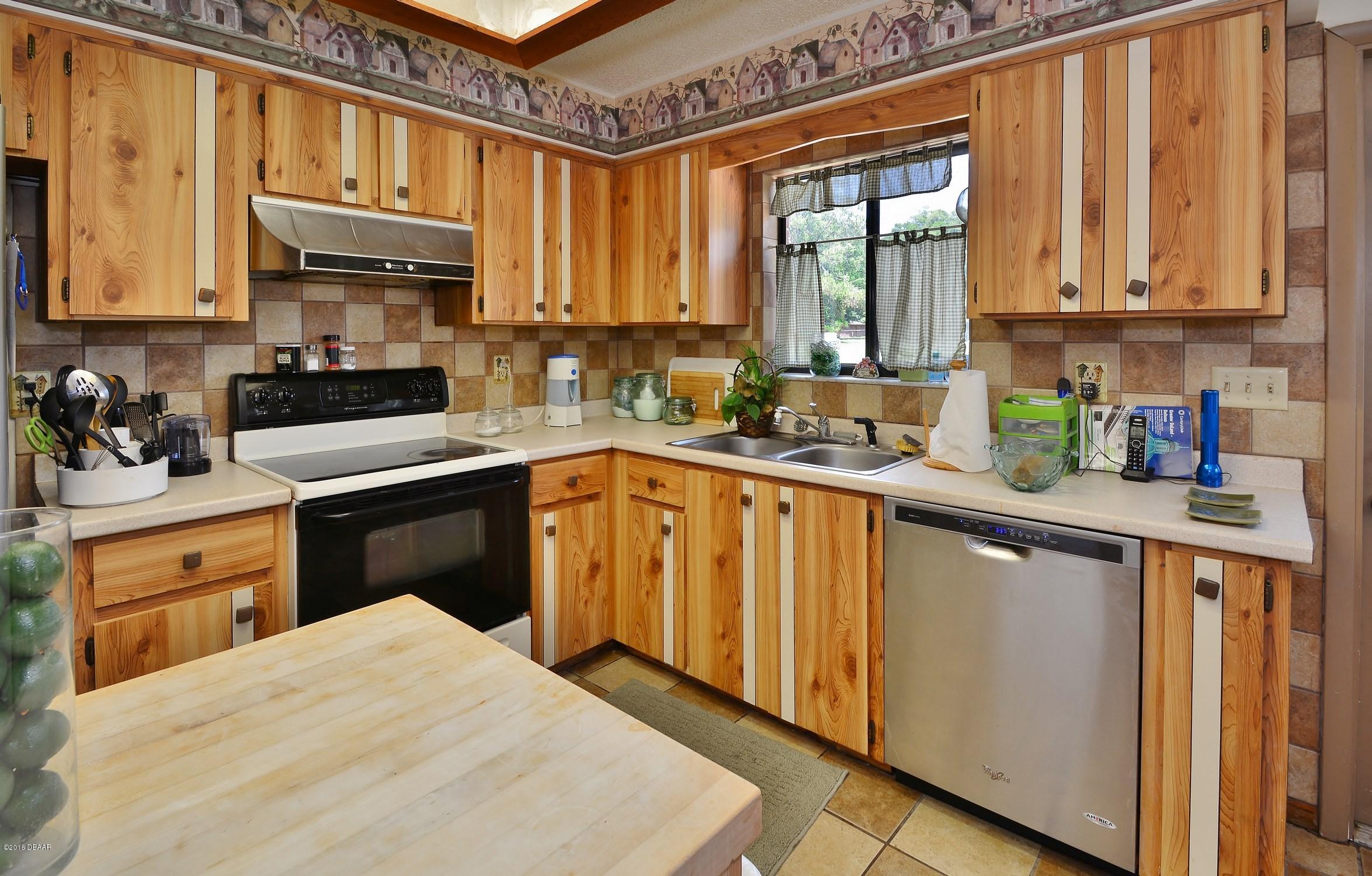 1371 Tall Oaks Road DeLand, FL 32720 - Photo 10 of 19 Kitchen_2
