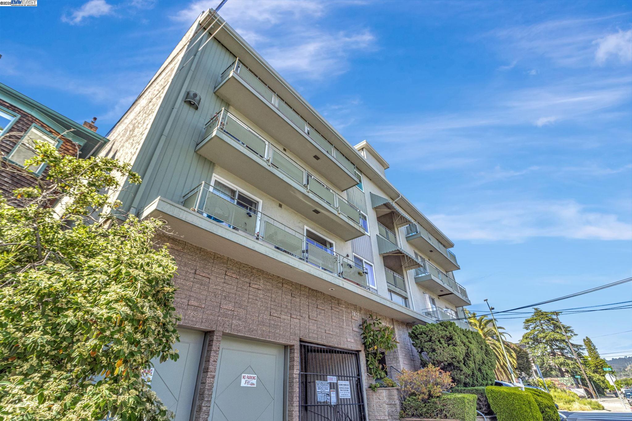 3877 Howe Street, Unit 106 Oakland, CA 94611 - Photo 4 of 17 a front view of a building