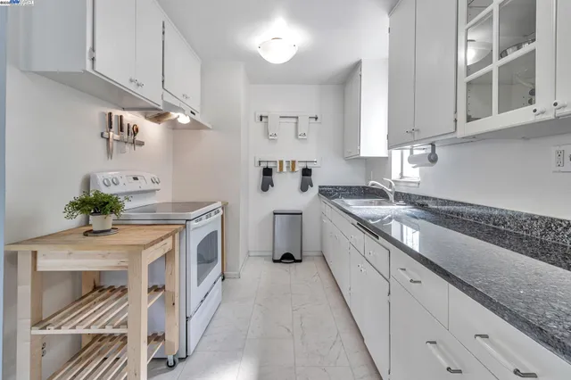 $399,000 | 3877 Howe Street, Unit 106, Oakland, CA 94611