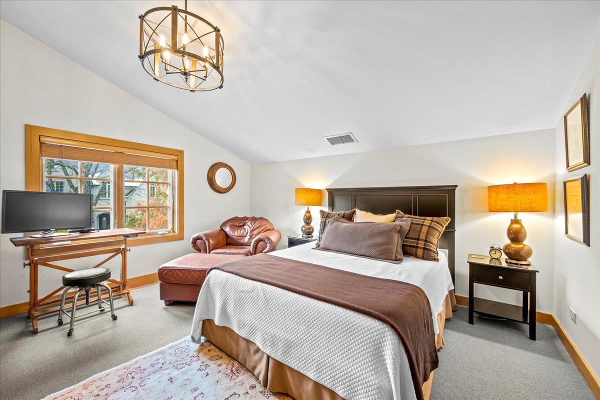 4 Indian Hill Road Winnetka, IL 60093 - Photo 25 of 31 Gallery Image 25