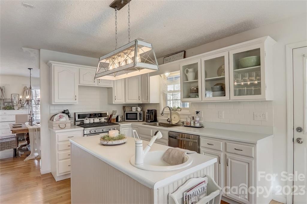 185 Butler Ridge Hendersonville, NC 28792 - Photo 8 of 45 Gallery Image 8