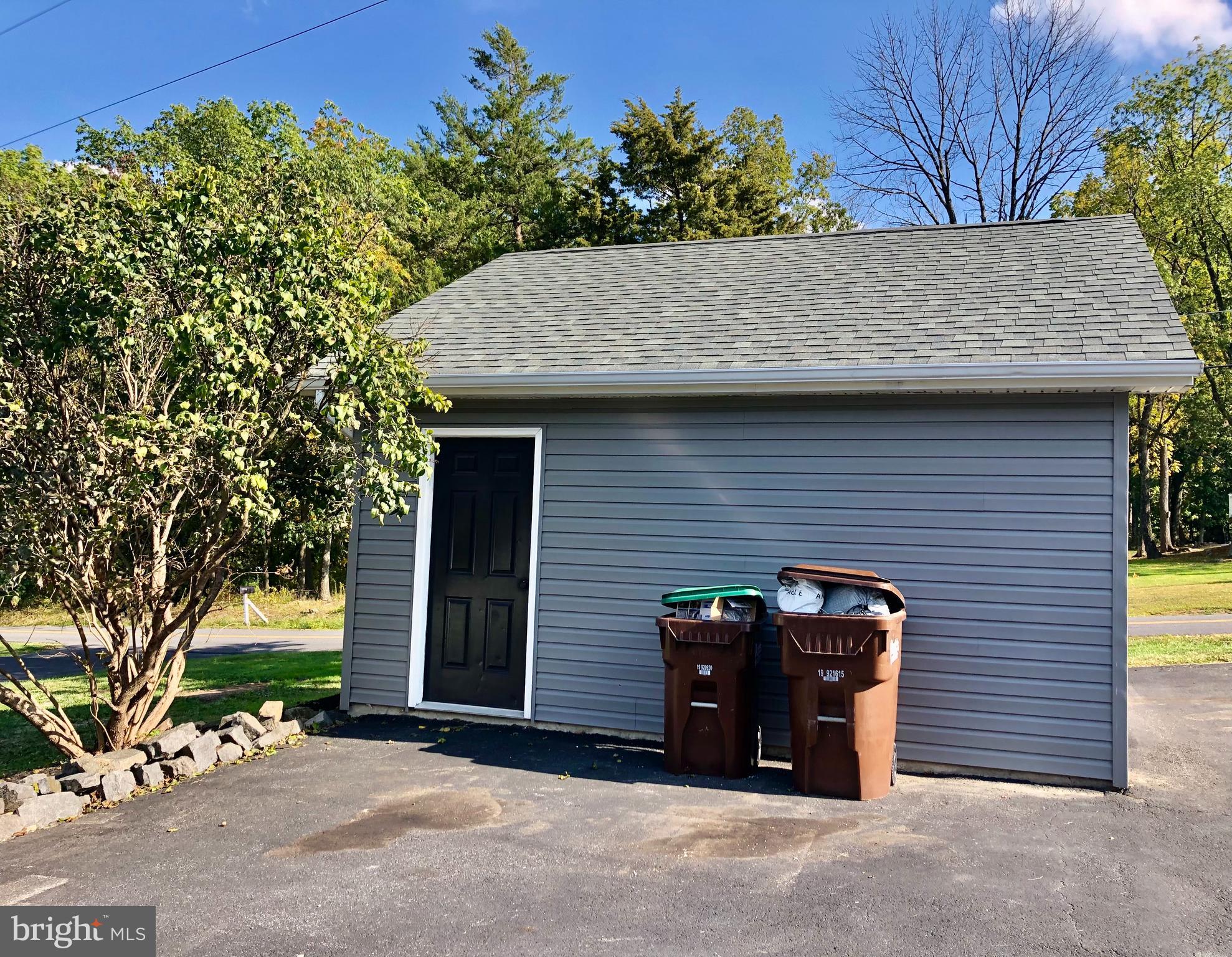 59 Steelman Marker Road Fairfield, PA 17320 - Photo 10 of 95 Detached garage access