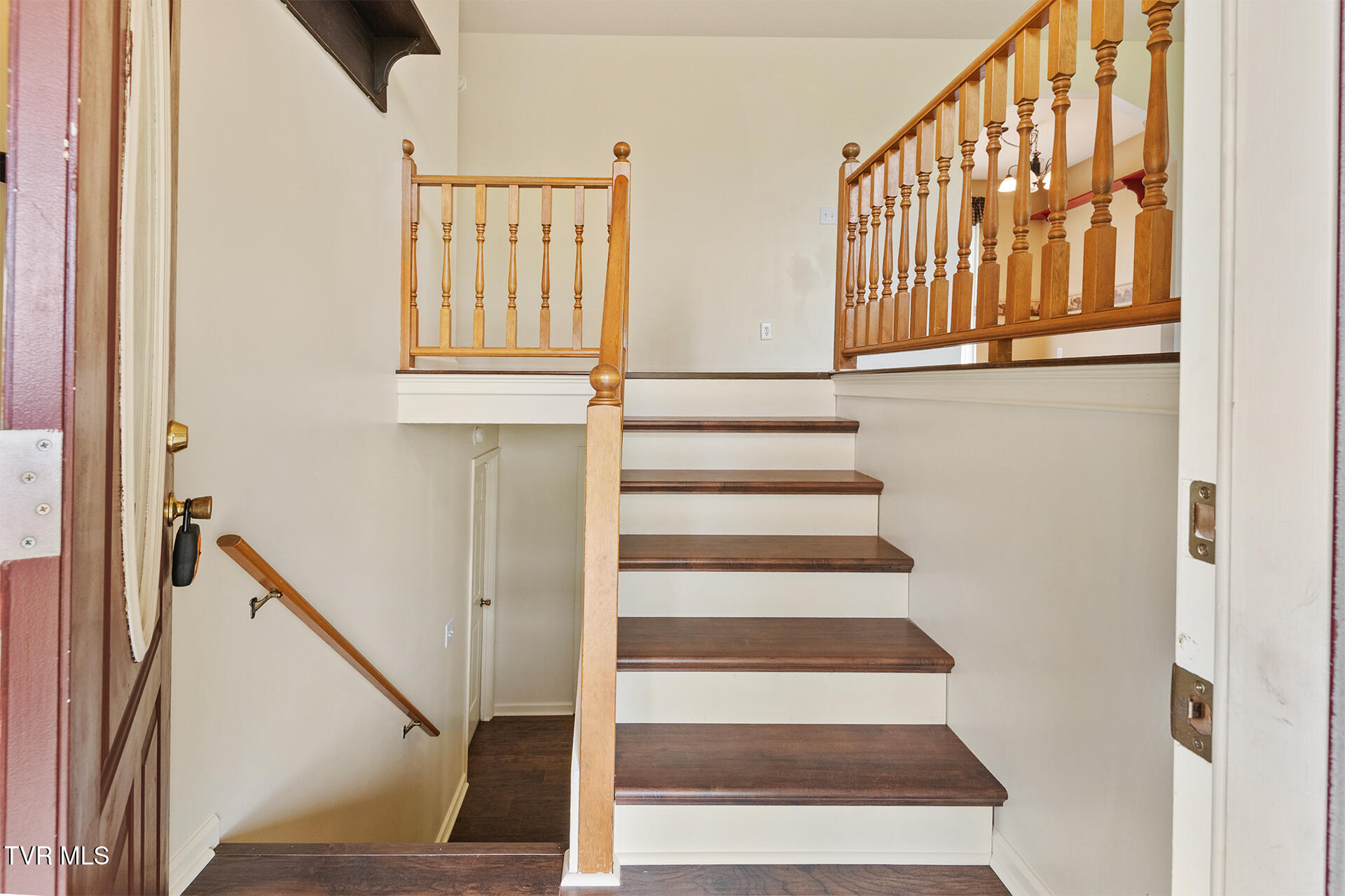 925 Keller Road Afton, TN 37616 - Photo 13 of 34 Steps to the living room area